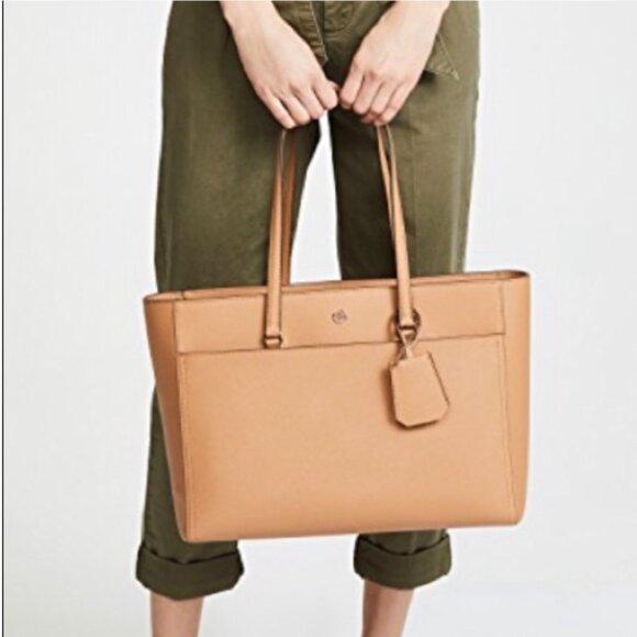 Tory burch Women Robinson Tote Bag Tan/Brown Great Condition
